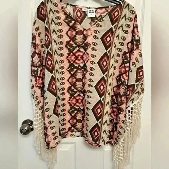 ❤️ Vero Moda Crochet Fringe Print V-neck Top Poncho Size small/medium - Picture 11 of 13